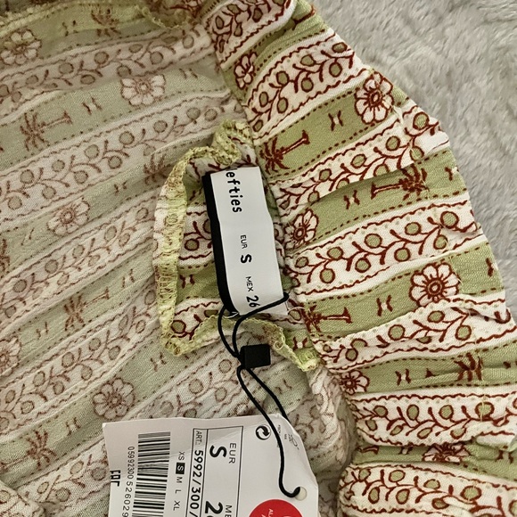 patterned flowy shorts - Picture 3 of 3